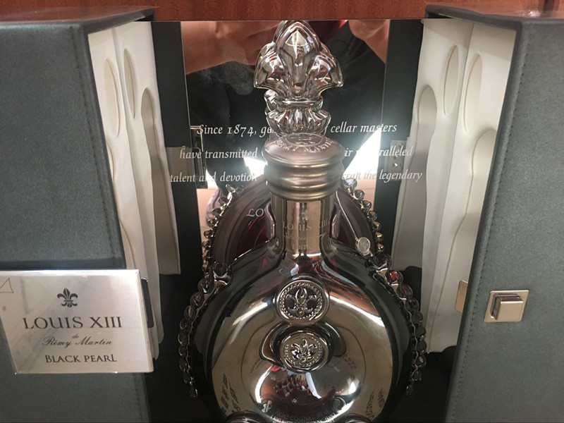 珠?；厥昭缶? /></span>
        </p>
    </div>


    <h2 class="cpsx" style="font-weight: normal;">
        珠?；厥昭缶?br />
        
        
        
    </h2>
    <div   id="xisfpnx"   class="cpxx">
        <b>
            詳細信息
            ：</b>
        <span style="color:#666666;font-family:微軟雅黑;font-size:14px;white-space:normal;background-color:#FFFFFF;">新盛冬蟲夏草禮品回收網(wǎng)（www.www1290.cn）是一家經(jīng)工商注冊的正規(guī)禮品回收企業(yè)。公司主營：廣州回收洋酒，回收茅臺酒，深圳回收洋酒，佛山回收洋酒，廣州回收冬蟲夏草，佛山回收冬蟲夏草，深圳回收冬蟲夏草，廣州禮品回收,珠?；厥斩x夏草,深圳蟲草回收價格,廣州煙酒回收,佛山禮品回收,肇慶回收冬蟲夏草,清遠回收冬蟲夏草,中山冬蟲夏草回收,江門回收蟲草。企業(yè)成立多年，憑借雄厚的實力和誠實守信的經(jīng)營理念，公司業(yè)務(wù)不斷壯大，業(yè)務(wù)遍布廣州、深圳、珠海、佛山、江門、中山、肇慶、陽江、云浮、清遠等整個廣東省內(nèi)，以及越秀區(qū)、白云區(qū)、天河區(qū)、番禺等廣州各區(qū)市均有連鎖店鋪。公司始終堅持讓利給客戶的原則，客戶至上，互利共贏，依據(jù)客戶需求，提供24小時免費上門回收服務(wù)。我們以批發(fā)、零售、回收一站式服務(wù)。熱忱的服務(wù)，加上合理的價格成就了我們的今天！ 承諾禮品收購價格公正、合理，為全廣東最高價。</span>
    </div>
    <div   id="nbajghj"   class="prdkey">珠?；厥昭缶?廣州回收洋酒,佛山回收洋酒,深圳回收洋酒</div>
    <div   id="odmj5mi"   class="pager"><div   id="l0vjutr"   class="prevpage"><span>上一個：</span><a href="product_view_303_168.html">廣州回收洋酒馬爹利藍帶</a></div><div   id="0h0apbp"   class="nextpage"><span>下一個：</span><a href="product_view_155_162.html">珠?；厥昭缶?/a></div><div   id="gtgcl05"   class="backpage"><span><a href="product_162.html">返回</a></span></div></div>
</div>
</div></div></div>
<div style="clear:both"></div>
</div> 
<div style="background-image: url(/ufile/44534/636079748277520127.jpg); margin-top: 15px; overflow: hidden; background-position: 0px 0px; background-repeat: repeat-x;" id="mBottom" class="ct">
<div   class="lifobmk"   id="mBottomMiddle" class="ct" style="margin: 0px auto; height: 284px;"><div   id="cpxui50"   class="mf" id="bmf0">
<style name="diy">
.box267_-1727
{ width:975px; margin:0 auto; color:#FFF ; text-align:center; margin-top:3px; 
font-family:"微軟雅黑"; font-size:13px;

}
.box267_-1727 .daohang
{  height:40px; line-height:40px; text-align:center; color:#a6aaa9 ;text-decoration:none;
}
.box267_-1727 a:link
{
color:#a6aaa9;text-decoration:none;
}
.box267_-1727 a:visited 
{
color:#a6aaa9;text-decoration:none;
}
.box267_-1727 a:hover
{
color:#a6aaa9;text-decoration:none;
}
</style><div   class="jk5h8z3"   id="_ctl5__ctl0_box" class="box267_-1727">
    <div   id="5v8h55r"   class="daohang">
      
          <a target="_self" href="/">
          網(wǎng)站首頁</a>
            | 
          <a target="_self" href="show_101.html">
          關(guān)于我們</a>
            | 
          <a target="_self" href="http://www.www1290.cn/product_108.html">
          茅臺回收</a>
            | 
          <a target="_self" href="product_162.html">
          洋酒回收</a>
            | 
          <a target="_self" href="product_163.html">
          禮品回收</a>
            | 
          <a target="_self" href="news_105.html">
          新聞動態(tài)</a>
            | 
          <a target="_self" href="image_112.html">
          回收產(chǎn)品</a>
            | 
          <a target="_self" href="news_178.html">
          最新資訊</a>
            | 
          <a target="_self" href="news_171.html">
          常見問題</a>
            | 
          <a target="_self" href="show_161.html">
          聯(lián)系我們</a>
            |  <a   target="_blank" class="yzt">易站通<span>  | </span></a><a href="/manage/login.aspx" target="_blank">網(wǎng)站管理</a> 
    </div>

</div>
</div><div   class="03sq3ye"   id="bmf1" class="mf" style="overflow: hidden;"><div   class="sxvhxxw"   id="_ctl5__ctl1_box" class="box10"><style>
*{ margin:0; padding:0; list-style-type:none;}
.footer_box{ width:1000px; margin:0 auto; height:280px;}
.footer_box .dt_box{ width:1000px; height:200px; padding-top:30px;}
.footer_box .dt_box .dt_nav{ width:110px; float:left;}
.footer_box .dt_box .dt_nav h3{ height:30px; font-family:"微軟雅黑"; font-size:16px; color:#a6aaa9;}
.footer_box .dt_box .dt_nav ul{ height:150px;}
.footer_box .dt_box .dt_nav li{ width:110px;}
.footer_box .dt_box .dt_nav li a{ width:110px; height:30px; line-height:30px; display:inline-block;font-family:"微軟雅黑"; font-size:14px; color:#a6aaa9; text-decoration:none;}
.footer_box .dt_box .dt_nav li a:hover{ color:#a6aaa9;}
.footer_box .dt_box .dt_lx_box{ width:370px; float:left; margin:0 20px;}
.footer_box .dt_box .dt_lx_box h3{ height:30px; font-family:"微軟雅黑"; font-size:16px; color:#a6aaa9;}
.footer_box .dt_box .dt_lx_box p{line-height:2; display:block;font-family:"微軟雅黑"; font-size:14px; color:#a6aaa9;}
.footer_box .dt_box .link_box{ width:350px; float:left; margin-right:50px;}
.footer_box .dt_box .link_box h3{ height:30px; font-family:"微軟雅黑"; font-size:16px; color:#a6aaa9;}
.footer_box .dt_box .link_box .link_text{ height:150px; overflow:hidden;}
.footer_box .dt_box .link_box .link_text a{ padding:0 10px 10px 0; display:inline-block; font-family:"微軟雅黑"; font-size:14px; color:#a6aaa9; text-decoration:none;}
.footer_box .dt_box .link_box .link_text a:hover{ color:#a6aaa9;}
.footer_box .dt_box .ewm_box{ width:170px; float:right;}
.footer_box .dt_box .ewm_box h3{ height:30px; padding-bottom:10px; font-family:"微軟雅黑"; font-size:16px; color:#a6aaa9;}
.footer_box .dt_box .ewm_box .ewm_img{width:170px; height:80px;}
.footer_box .dt_box .ewm_box .ewm_img img{width:170px; height:80px;}
.footer_box .dt_footer{width:1100px; text-align:center; height:50px; line-height:50px; font-family:"微軟雅黑"; font-size:12px; color:#a6aaa9;}
</style>
<div   id="cp5qfb5"   class="footer_box">
	<div   id="xc5sxhd"   class="dt_box">
		<div   id="fvtgtc8"   class="link_box">
			<h3>
				友情鏈接：廣州回收茅臺酒 佛山茅臺酒回收 
			</h3>
			<div   id="oa5lped"   class="link_text">
				<br />
			</div>
		</div>
		<div   id="5i5bxxt"   class="dt_lx_box">
			<h3>
				聯(lián)系我們
			</h3>
			<p>
				新盛冬蟲夏草禮品回收網(wǎng)   備案號：<a  target="_blank"><span style="color:#999999;">粵ICP備12083818號-2</span></a> 
			</p>
			<p>
				電話：13928892508
			</p>
			<p>
				地址：廣州荔灣區(qū)、海珠、白云、花都、越秀、天河、黃埔、南沙、番禺、增城、從化、佛山禪城、南海、順德、三水、高明、深圳福田、寶安、龍崗、鹽田、南山、羅湖、布吉、珠海金灣、香洲、斗門等珠三角上門回收
			</p>
		</div>
		<div   id="z0pnv3j"   class="ewm_box">
			<h3>
				掃碼關(guān)注我們 <a href="sitemap.xml" target="_blank">XML</a> 
			</h3>
			<div   id="a3f55iw"   class="ewm_pic">
				<img alt="" src="/uFile/70265/image/201793017327330.jpg" /><br />
			</div>
		</div>
		<div style="clear:both;">
		</div>
	</div>
	<div   id="wlrnv5q"   class="dt_footer">
		版權(quán)所有：新盛冬蟲夏草禮品回收網(wǎng)    電話：139-2889-2508 
	</div>
</div>
<script>window._bd_share_config={"common":{"bdSnsKey":{},"bdText":"","bdMini":"2","bdMiniList":false,"bdPic":"","bdStyle":"0","bdSize":"16"},"slide":{"type":"slide","bdImg":"2","bdPos":"right","bdTop":"100"}};with(document)0[(getElementsByTagName(